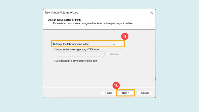 Đặt tên ký hiệu phân vùng tại Assign the following drive letter 