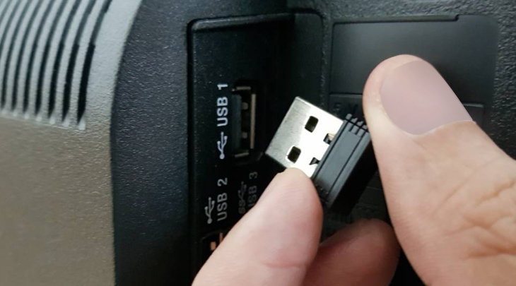 Đổi cổng USB kết nối chuột không dây