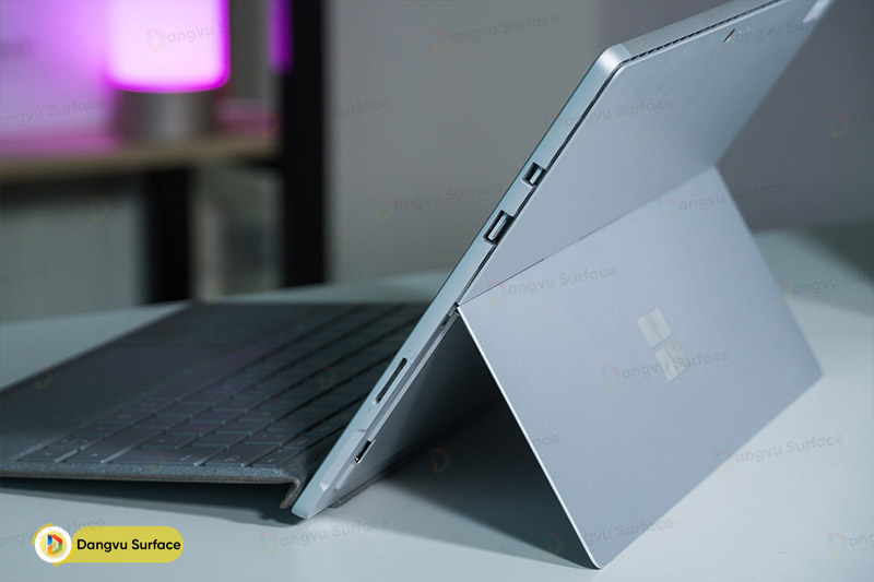 Độ ngả linh hoạt của bản lề trên Surface Pro 5 và 6