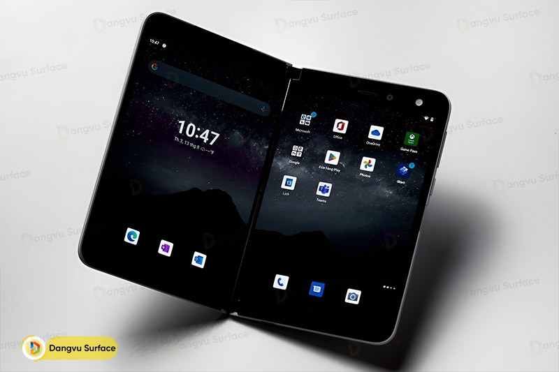 Surface Duo thế hệ đầu