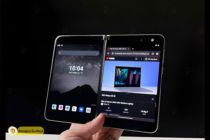 Duo 2 sở hữu 2 màn hình riêng biệt và được kết nối bằng 2 bản lề