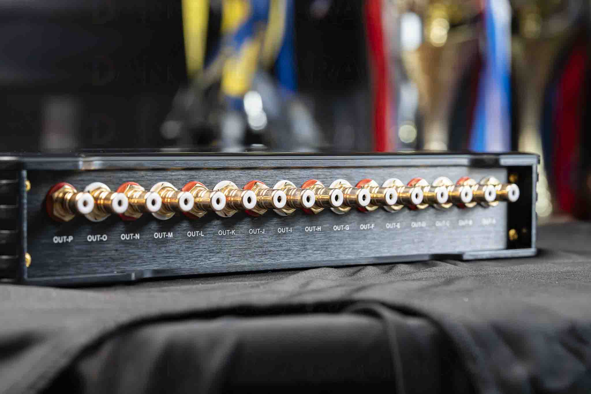 Toàn bộ cổng RCA đều mạ vàng - P5 ULTRA ĐĂNG VŨ