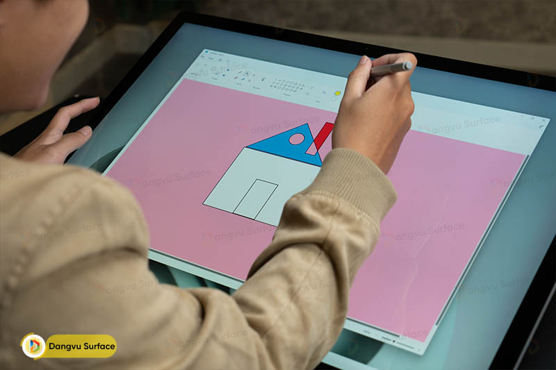 Surface Studio 2+ vs màn hình cảm ứng