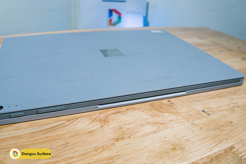 Một chiếc laptop 2 trong 1 cấu hình cao