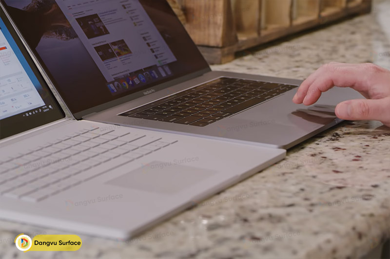 Surface Book 2 và Macbook Pro đều sở hữu cấu hình khủng
