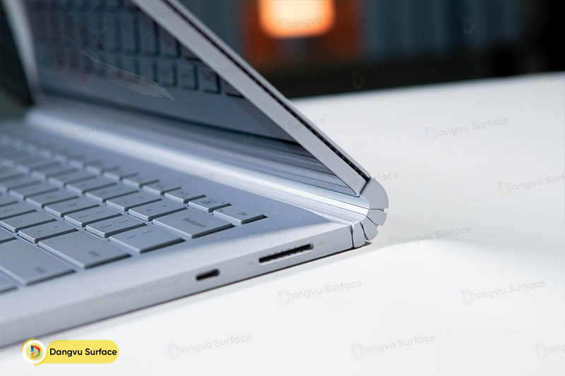 Type-C cũng là 1 cổng kết nối phổ biến hiện nay trên những dòng Laptop, Smartphone và cả Tablet