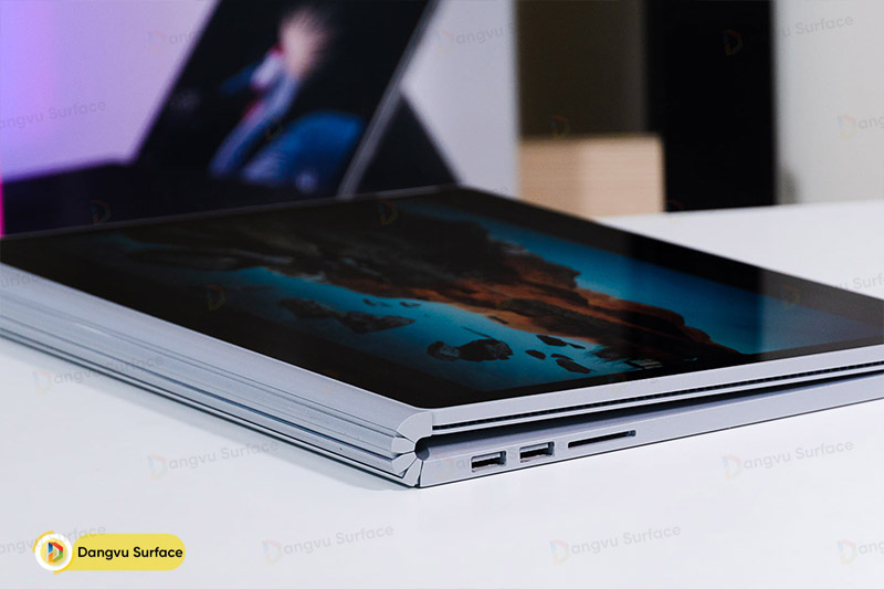 Thiết kế đồ họa luôn là tiêu chí sử dụng của các dòng Surface nhờ chiếc màn hình siêu đẹp