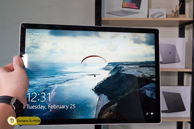 Trọng lượng này khá lạ nhẹ đối với các dòng Laptop 15-Inch
