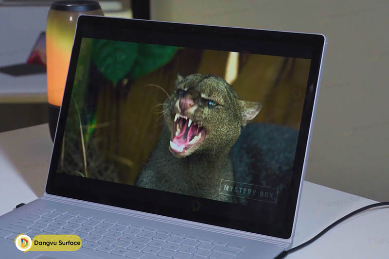 Surface Book 2 15 hiện đang sở hữu chiếc màn hình đẹp nhất trong các dòng Laptop Surface