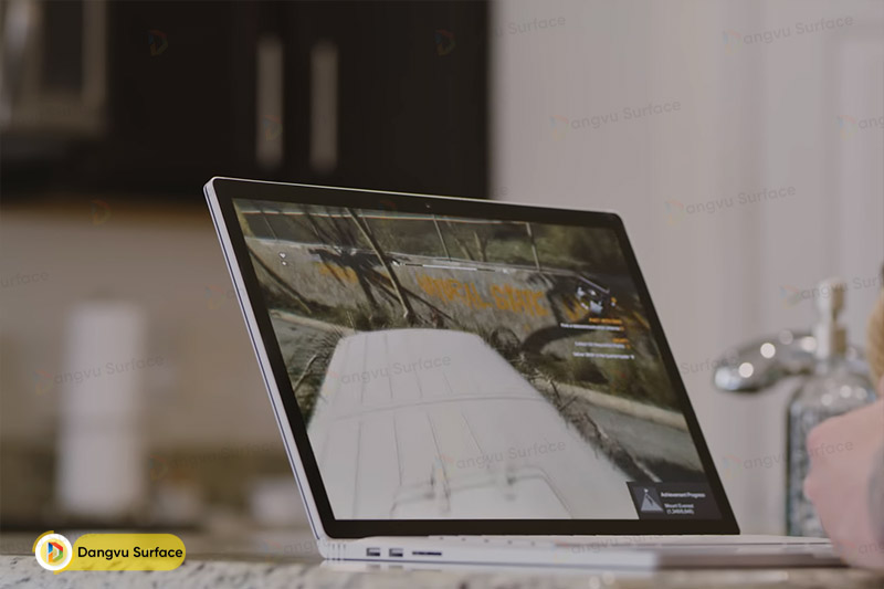 Khả năng làm việc, giải trí của Surface Book rất tốt