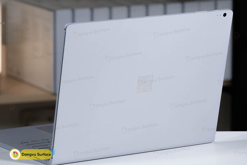 thiết kế mỏng khác biệt, tạo nên sự hấp dẫn riêng cho Surface Book 2