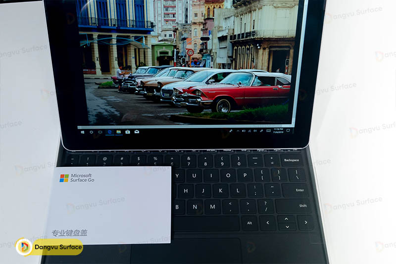 Máy có 2 phiên bản chip. Core M3 và Core I5