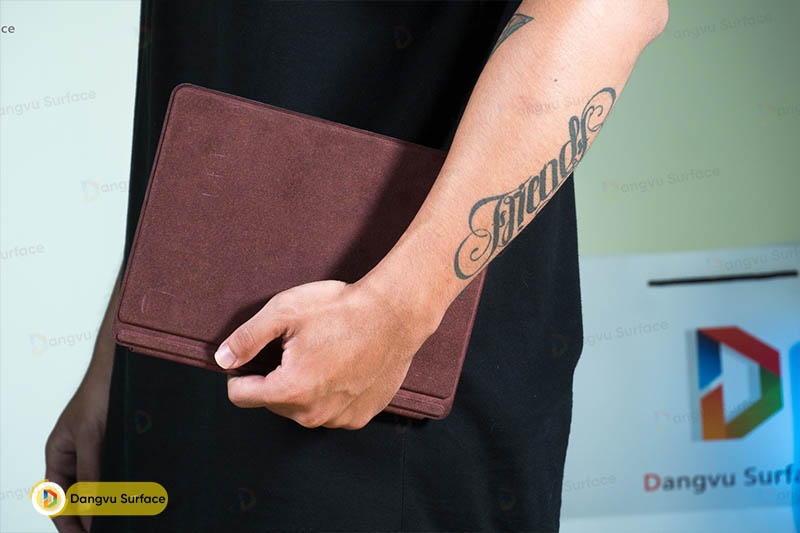 Surface Go chỉ có kích thước tương đương một cuốn sổ tay