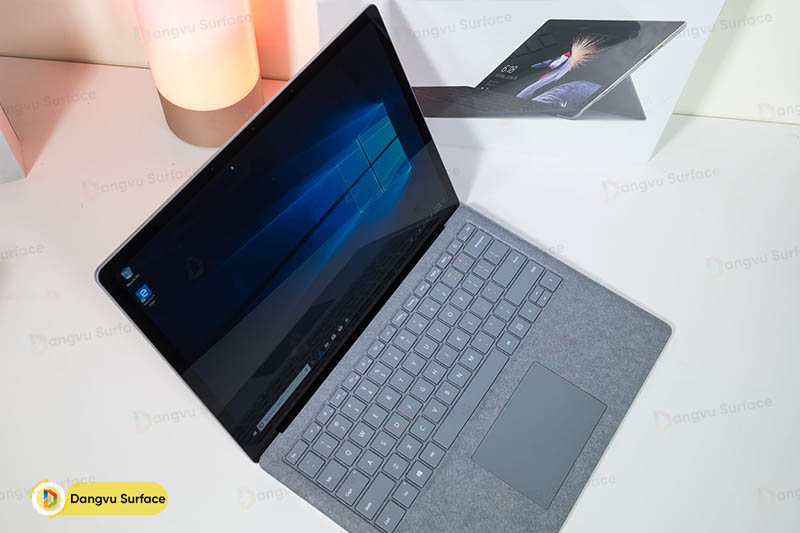 Surface Laptop 2 gần như là chiếc Laptop hoàn hảo nhất trên thị trường