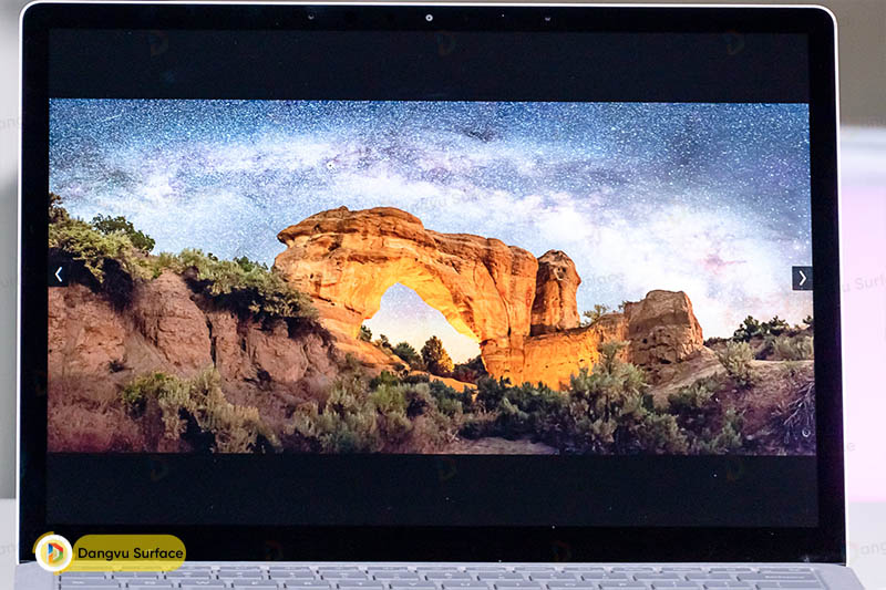 Tỉ lệ màn hình 3:2 giúp máy có thể tối ưu hiển thị theo chiều dọc