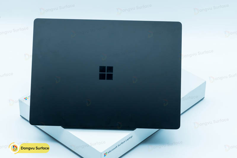 Phiên bản màu đen sang trọng, tinh tế của Surface Laptop 2