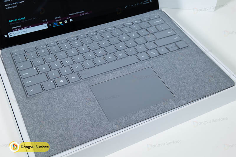 Bàn phím vải Alcantara thiết kế độc quyền của Microsoft