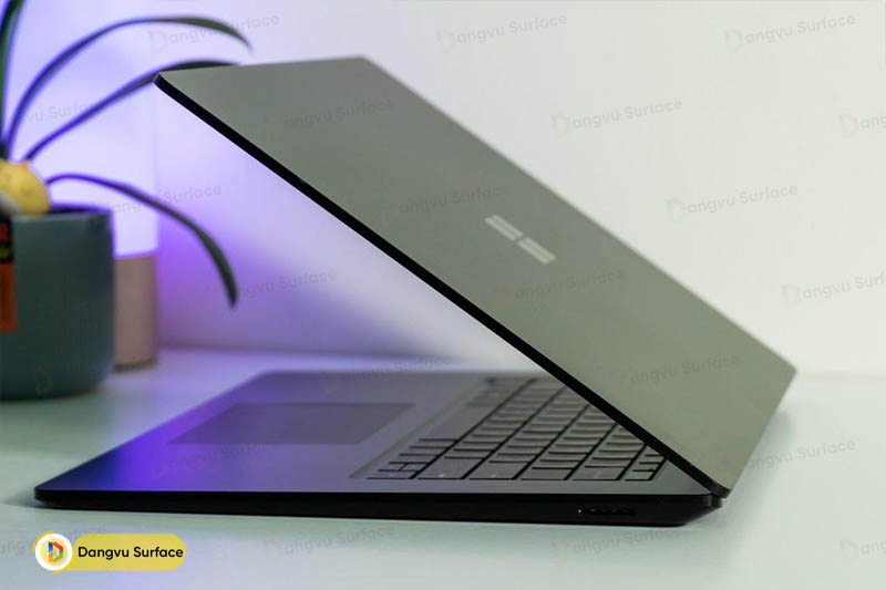 Thiết kế tổng thể của Surface Laptop 3 không thay đổi nhiều so với thế hệ cũ