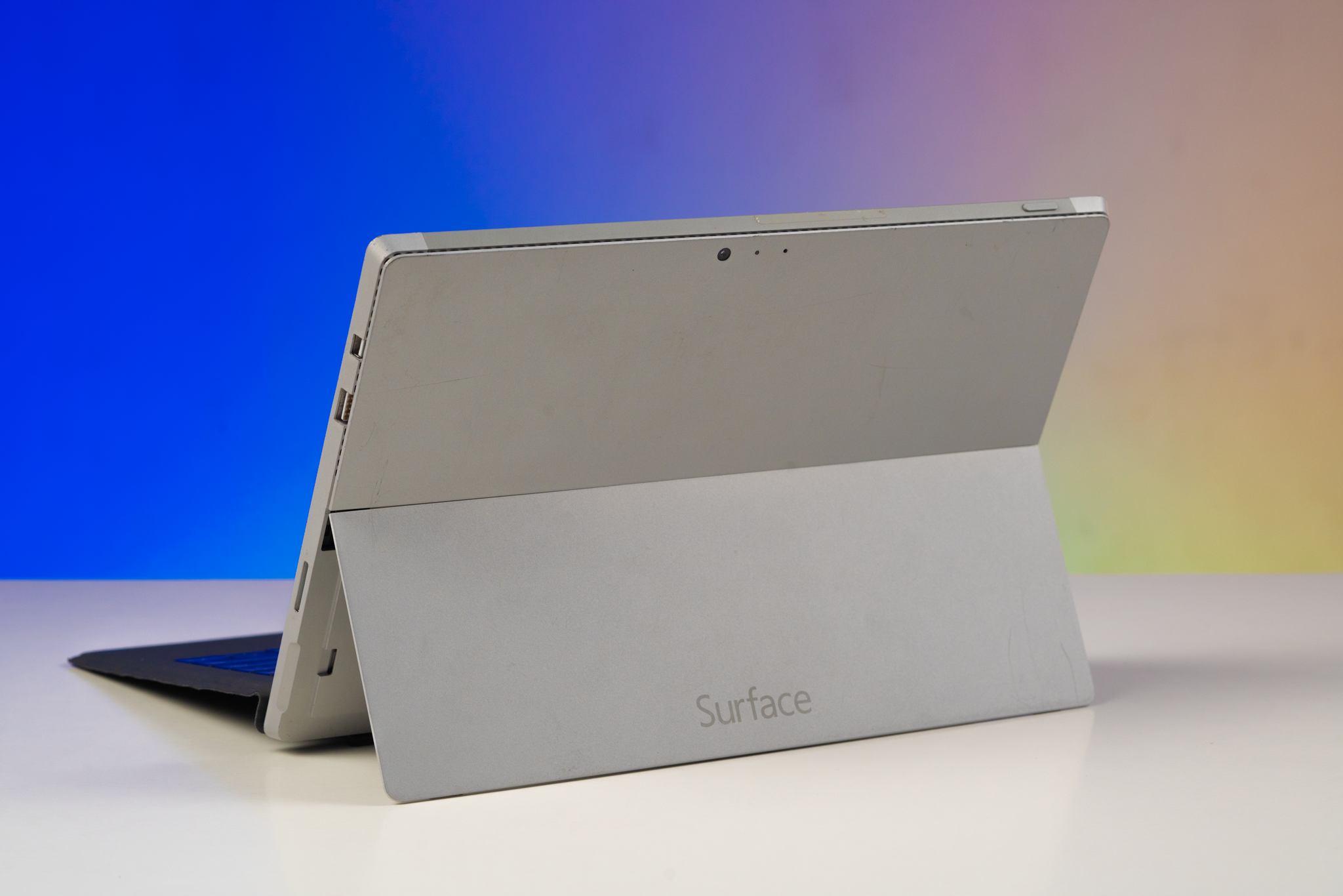 Hiếm có dòng sản phẩm nào nhỏ gọn mà hiệu năng khỏe như Surface Pro