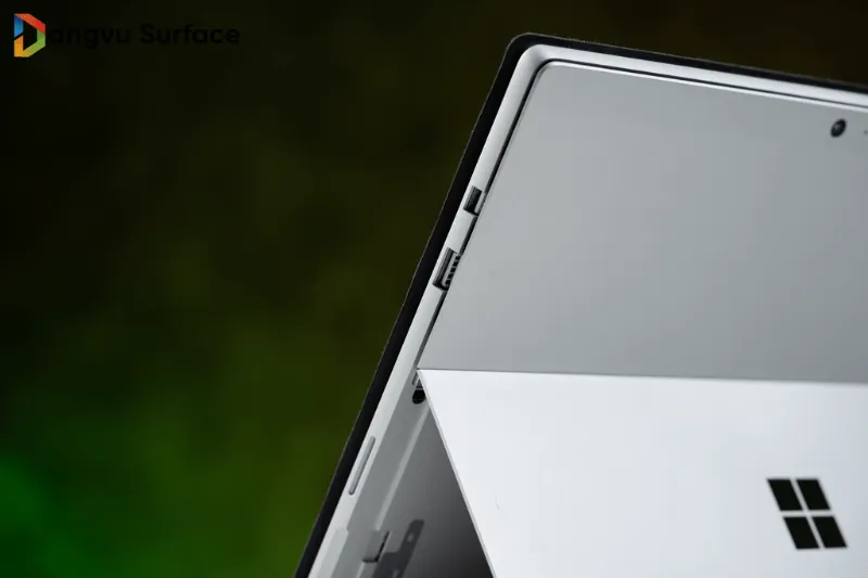 Sau 6 năm sử dụng thì phải công nhận một điều công kết nối trên Surface Pro 5 ít thật
