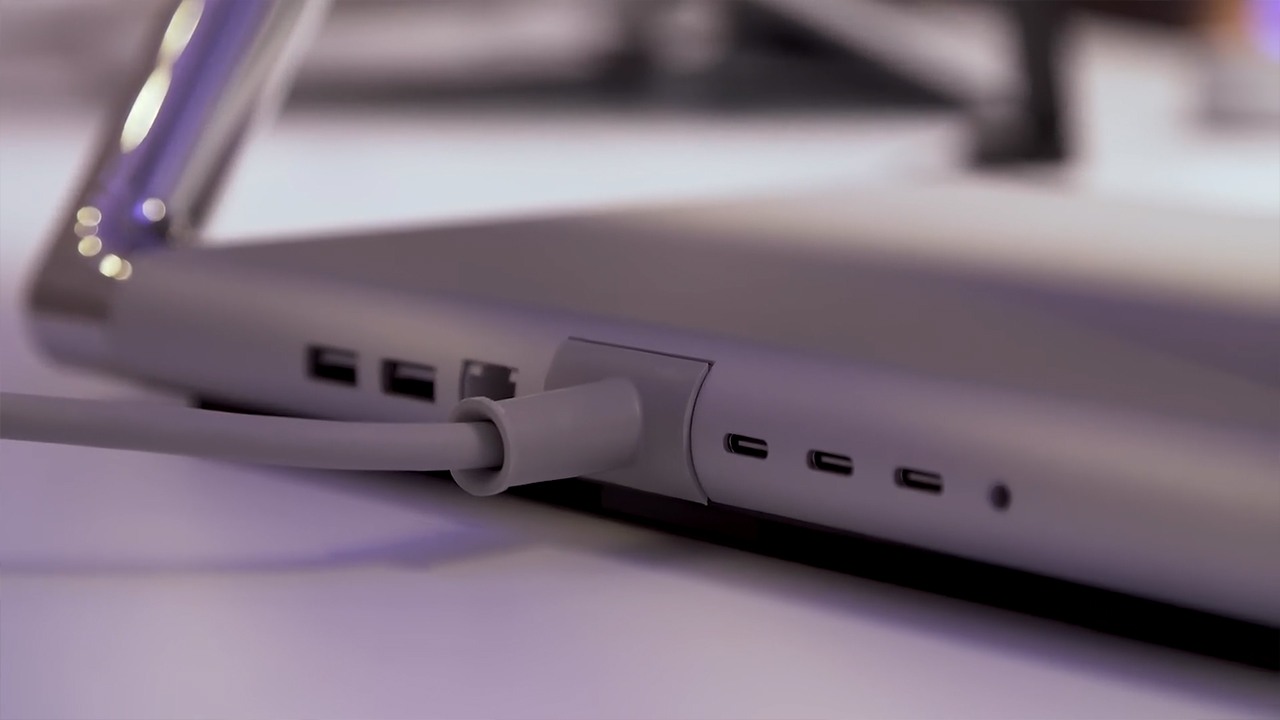 Surface Studio 2+ được bổ sung thêm cổng Thunderbolt 4