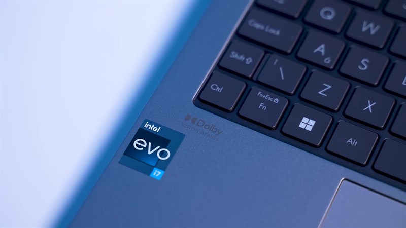 Zenbook S 13 OLED mang cấu hình mạnh mẽ và hiệu suất ổn định