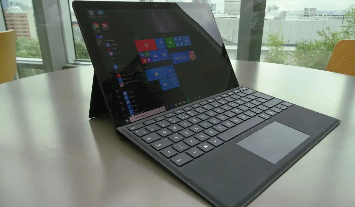 Chiếc Surface Pro 6 của Microsoft