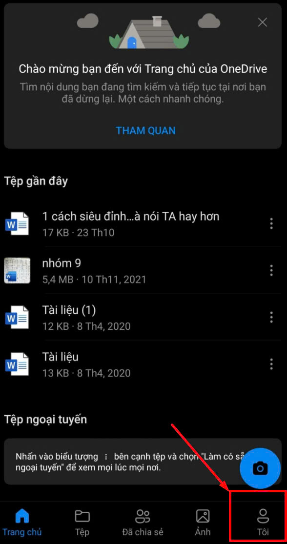 Clikc chuột trái vào mục "Tôi" ở phía dưới cùng bên phải của màn hình điện thoại