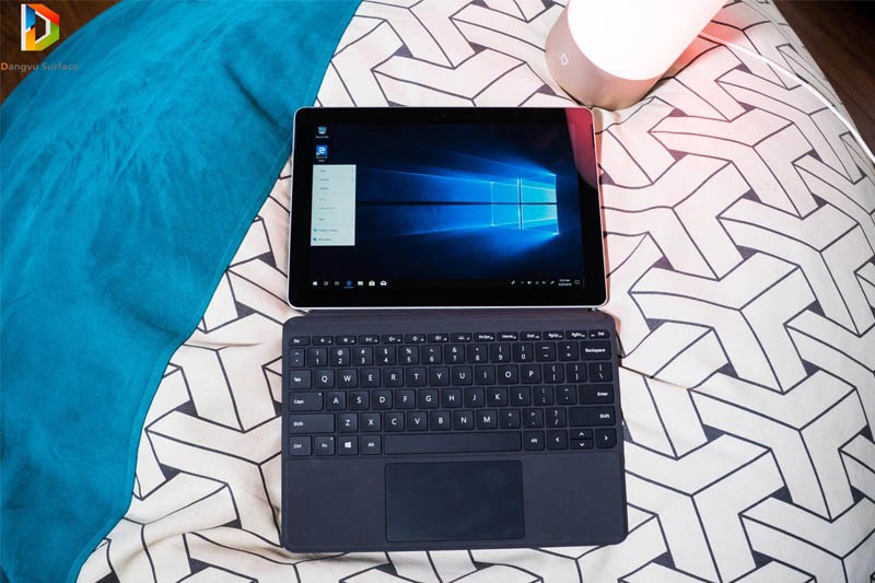 Kích thước nhỏ gọn là ưu điểm của Surface Go