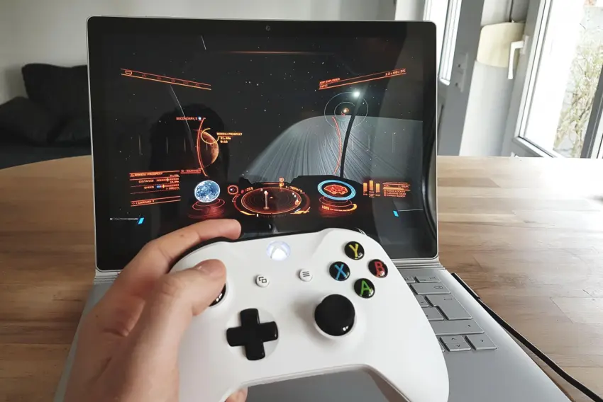 Với chiếc Surface bạn vừa có thể chơi Game PC lẫn Game Mobile