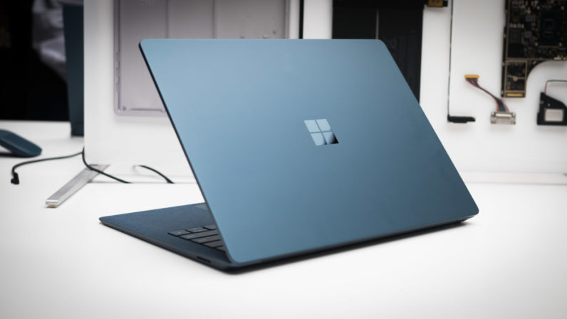 Chiếc Surface Laptop của Microsoft mang thiết kế rất đẹp