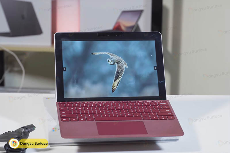 Bộ nhớ trong những chiếc Surface đều được hạn chết. Nên muốn mở rộng dung lượng thì phải dùng cách khác