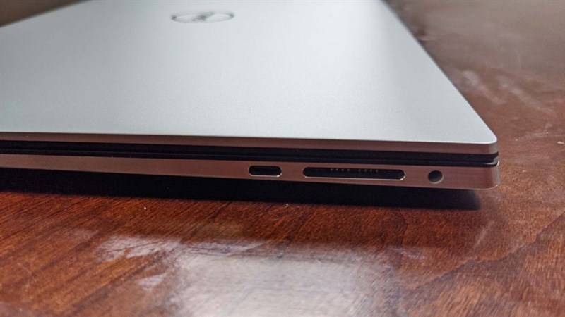 Laptop Dell XPS 15 9510 tuy không được trang bị đa dạng các cổng kết nối