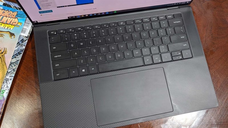 Bàn phím tiêu chuẩn của laptop Dell XPS 15 9510 rất gọn gàng