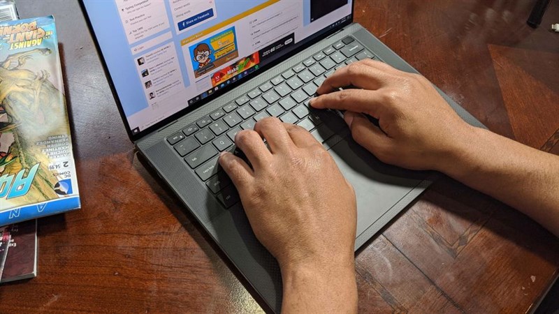 Khi gõ lâu bạn sẽ không lo bị nóng tay khi tì vào bởi vì nhiệt độ ở phần kê tay khá tốt