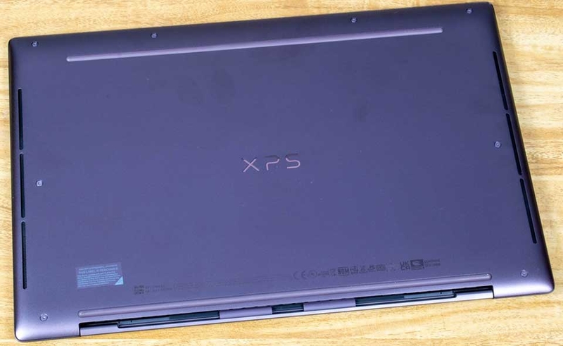 Thiết bị được hoàn thiện bằng chất liệu hợp kim nhôm cao cấp và được phủ 1 lớp sơn xanh trông cực kỳ tinh tế và thanh lịch