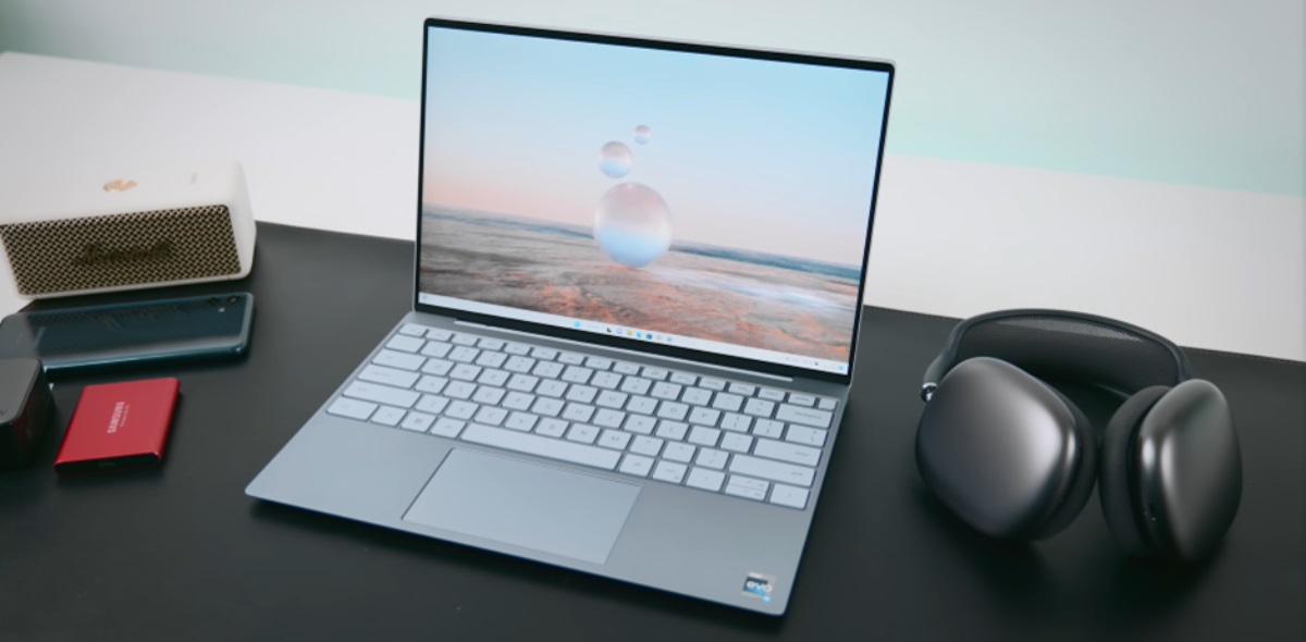 Pin 52Whr của Dell 9315 đủ để thiết bị dùng trong vòng 12 giờ với các tác vụ giải trí nhẹ