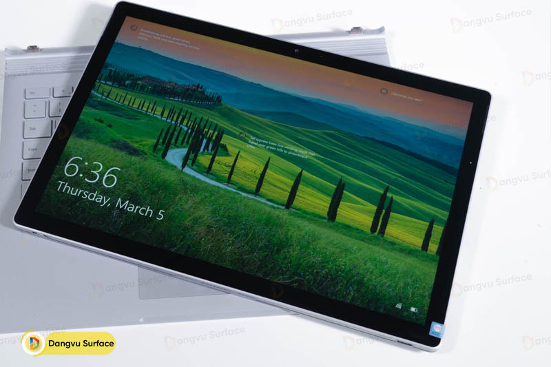 Các dòng Surface Book thiết kế hình thức giống nhau đến 90-95%