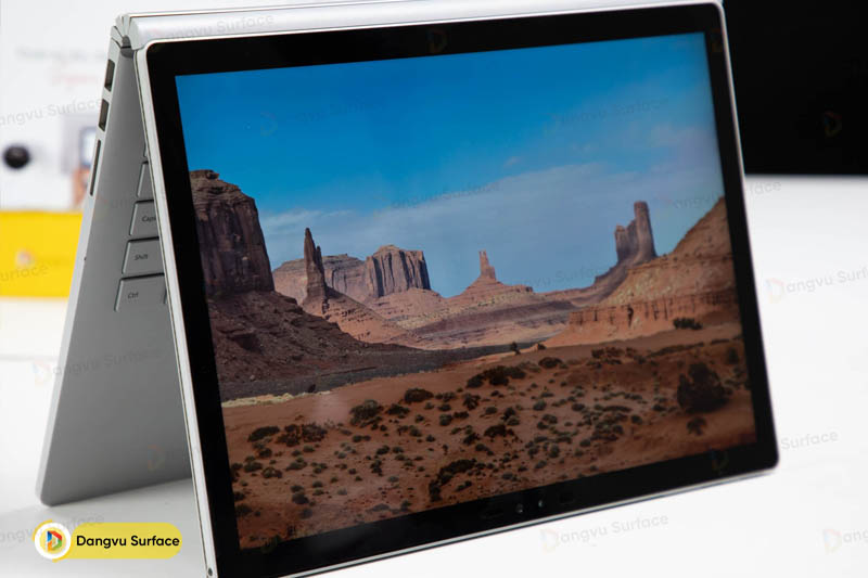 Độ phân giải của các dòng Surface Book 1 là 3000×2000