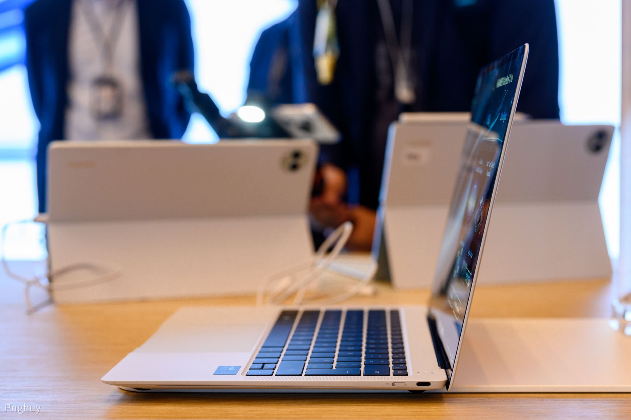 Huawei MateBook X Pro 2023 đáp ứng được đa dạng các yêu cầu của người dùng, từ các hoạt động cơ bản của học sinh hay người đi làm