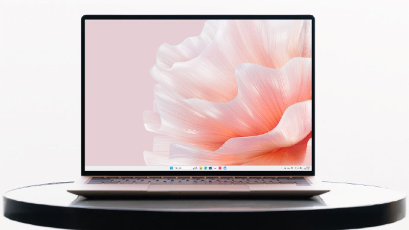 Huawei MateBook X Pro 2023 tạo cảm giác không gian mở với màn hình toàn cảnh 14.2 inch