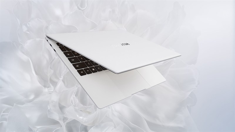 Huawei MateBook X Pro 2023 cũng đạt trọn điểm cho thiết kế mang phong cách hiện đại, mỏng gọn