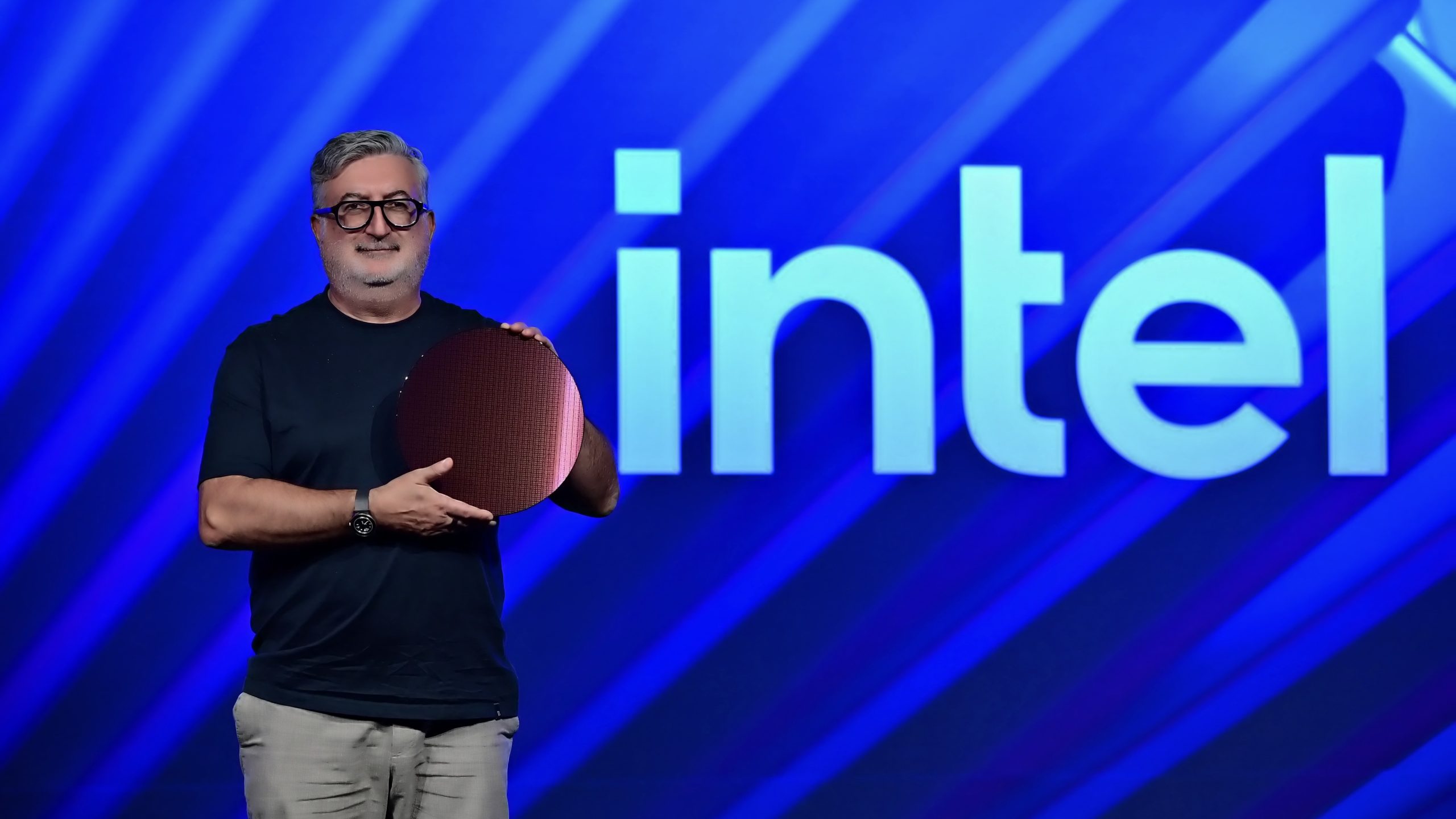 Intel sẽ bắt đầu sản ra mắt hàng loạt Panther Lake vào cuối 2026