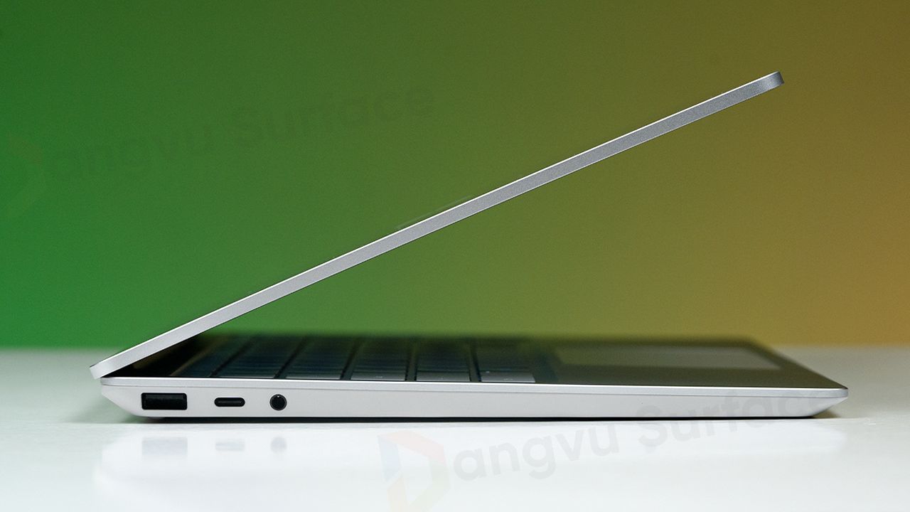 Cáp sạc Surface Connect của Laptop Go 3 được Microsoft thiết kế từ tính