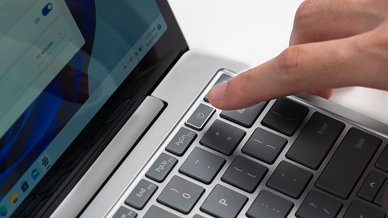 Bên cạnh đấy thì Laptop Go 3 cũng được Microsoft tích hợp cả tính năng đăng nhập bằng cảm biến vân tay