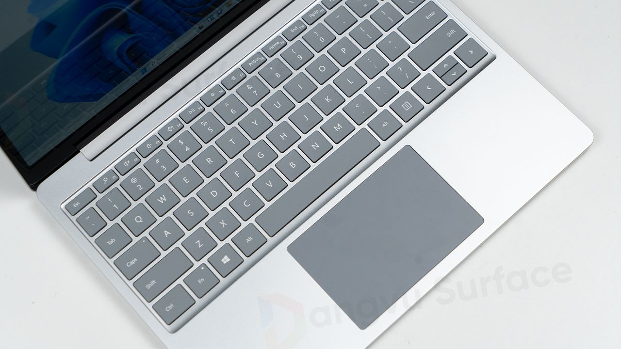 Laptop Go 3 được sử dụng bàn phím layout 68% vẫn thấy ở những dòng máy tính mỏng gọn