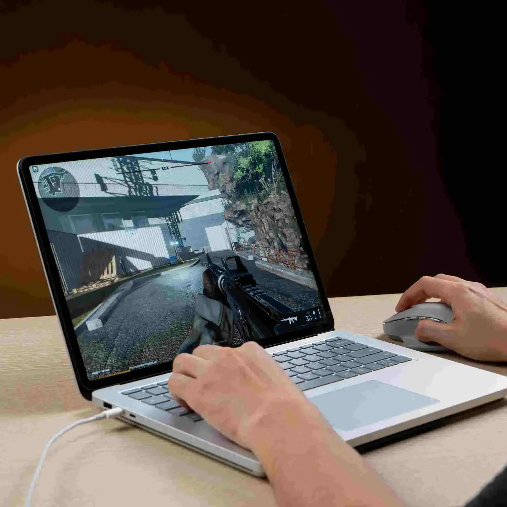 cả hai phiên bản 2021 và 2023 của dòng Surface Laptop Studio đều được Microsoft tích hợp dàn âm thanh 4 loa Quad Omni Sonic