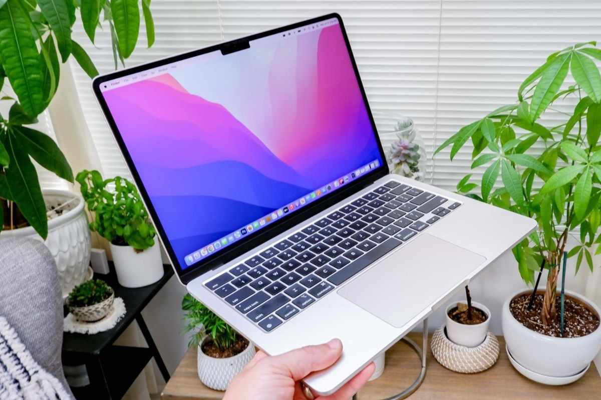 Air M2 2022 được Apple trang bị màn hình tai thỏ, bezel màn hình 5 mm