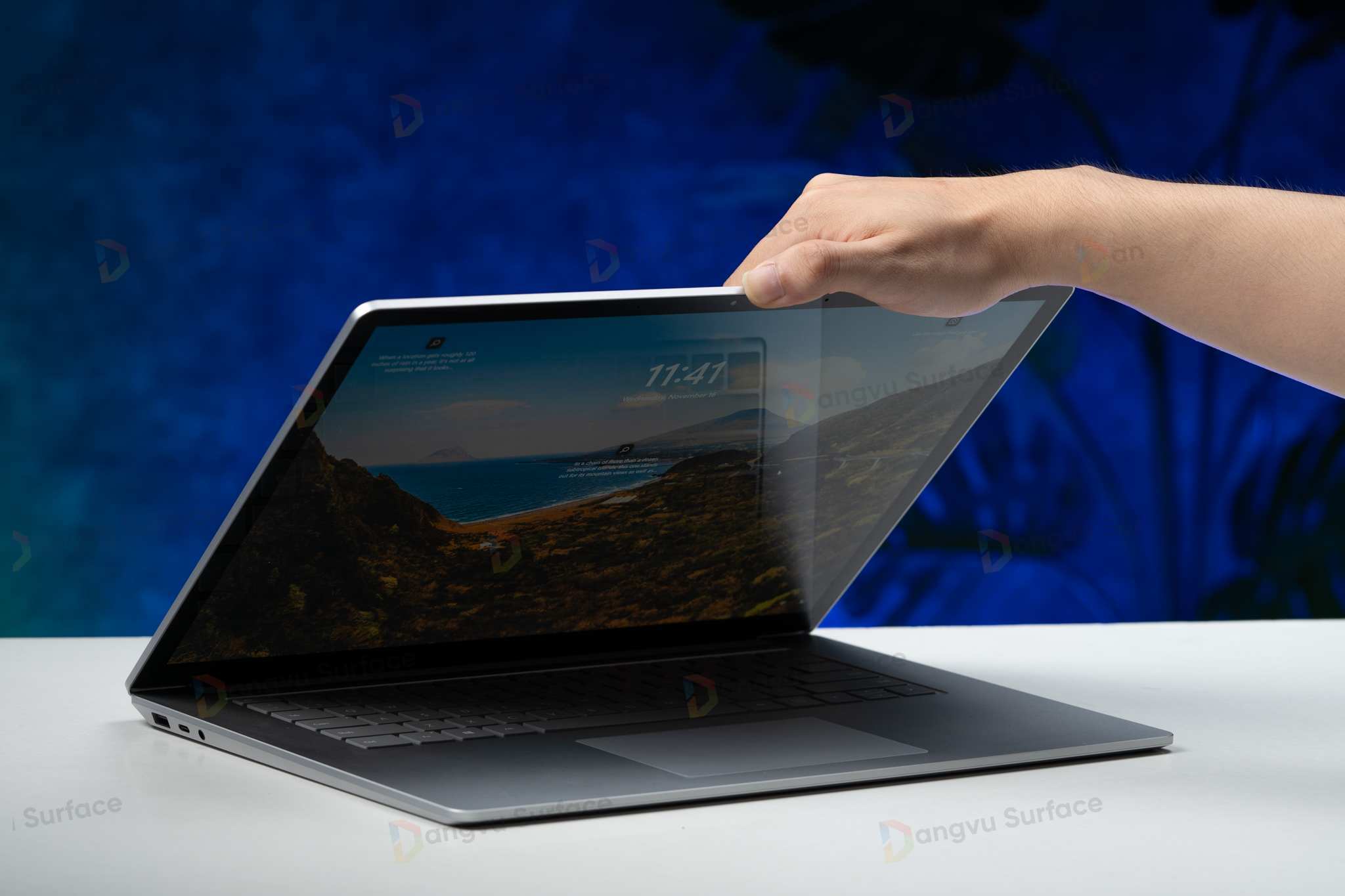 Hệ thống loa của Laptop 5 được Microsoft thiết kế đặt ngay dưới bàn phím