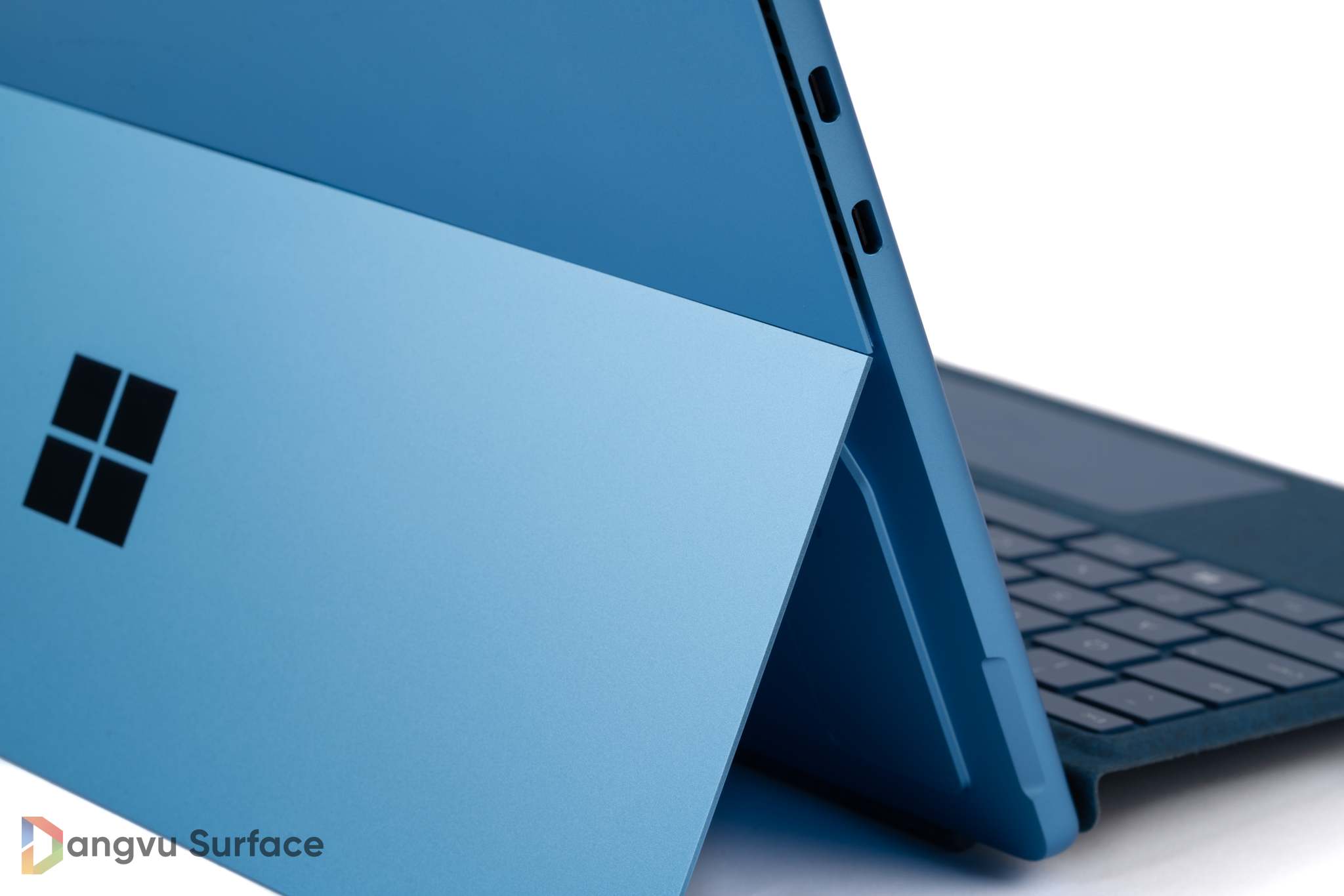 Cổng kết nối của Surface Pro 9